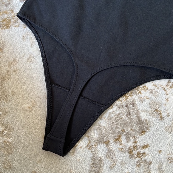 Aritzia Wilfred Free Red Scoop Neck Sleeveless Bodysuit Sz XS - Picture 6 of 9